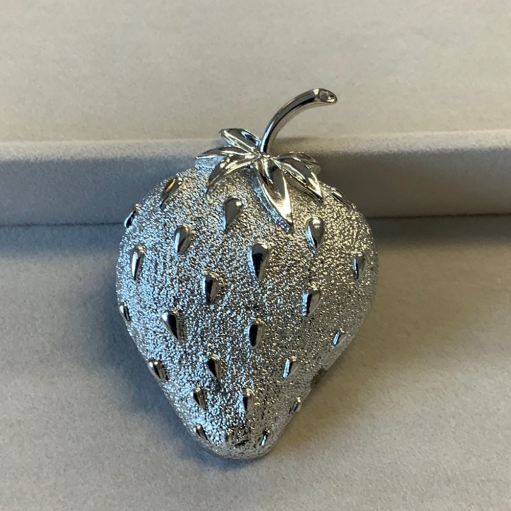 Vintage Sarah Coventry brooch silver strawberry - Picture 3 of 5